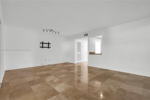 Townhouse in Miami, Florida 3 bedrooms, 151.43 sq.m. № 1975095 - photo 8