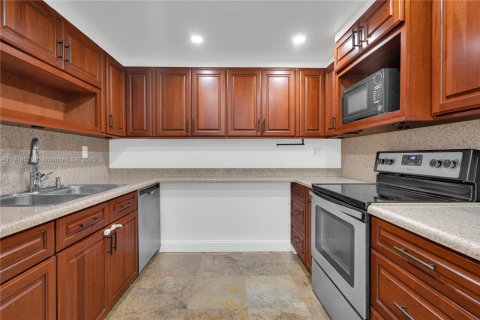 Townhouse in Miami, Florida 3 bedrooms, 151.43 sq.m. № 1975095 - photo 11