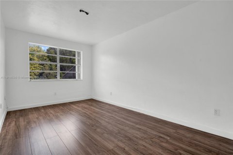 Townhouse in Miami, Florida 3 bedrooms, 151.43 sq.m. № 1975095 - photo 21