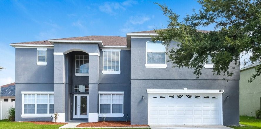 House in Kissimmee, Florida 4 bedrooms, 238.85 sq.m. № 2391022