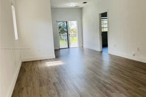 Copropriété à louer à Homestead, Floride: 3 chambres, 110.93 m2 № 1967983 - photo 2