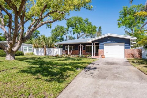 Casa en venta en Saint Petersburg, Florida, 2 dormitorios, 136.1 m2 № 1602236 - foto 1
