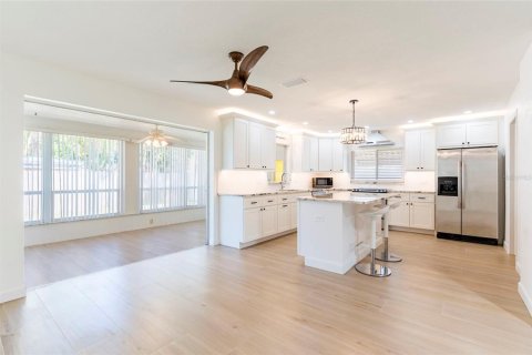 Casa en venta en Saint Petersburg, Florida, 2 dormitorios, 136.1 m2 № 1602236 - foto 11