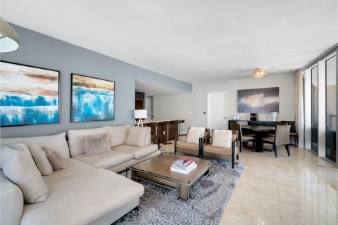 Condo in Miami, Florida, 2 bedrooms  № 2081110 - photo 7