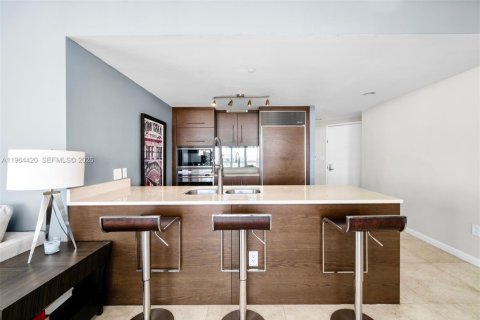Condo in Miami, Florida, 2 bedrooms  № 2081110 - photo 2