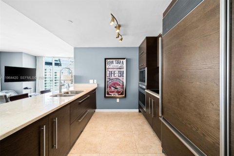 Condo in Miami, Florida, 2 bedrooms  № 2081110 - photo 3