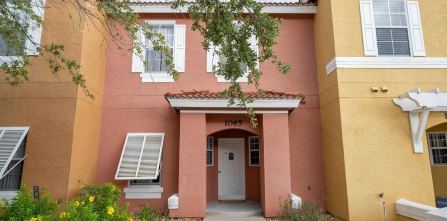Adosado en Kissimmee, Florida 3 dormitorios, 119.94 m2 № 2215407
