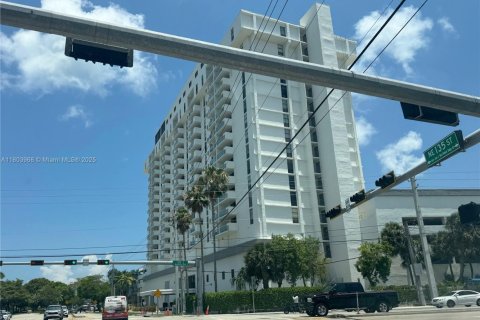 Copropriété à vendre à North Miami, Floride: 2 chambres, 99.41 m2 № 1979713 - photo 29