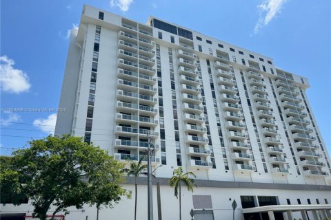 Copropriété à vendre à North Miami, Floride: 2 chambres, 99.41 m2 № 1979713 - photo 1