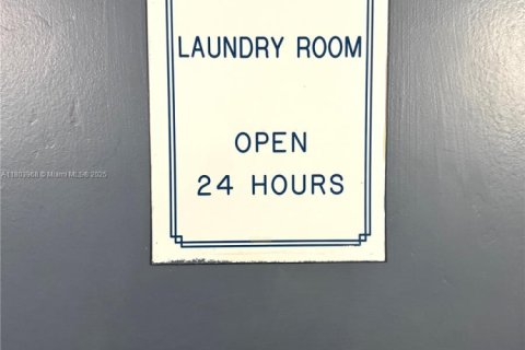 Copropriété à vendre à North Miami, Floride: 2 chambres, 99.41 m2 № 1979713 - photo 25