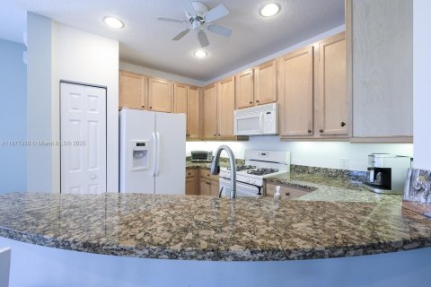 Снять в аренду кондоминиум в Палм-Бич-Гарденс, Флорида 2 спальни, 106.28м2, № 1923130 - фото 12