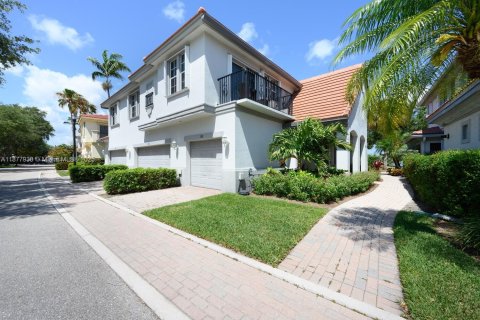 Снять в аренду кондоминиум в Палм-Бич-Гарденс, Флорида 2 спальни, 106.28м2, № 1923130 - фото 2