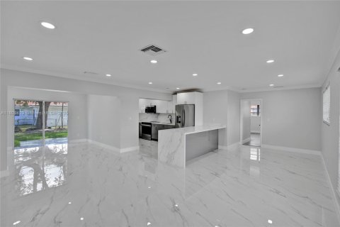 House in Miami, Florida 4 bedrooms, 161.65 sq.m. № 1752904 - photo 10