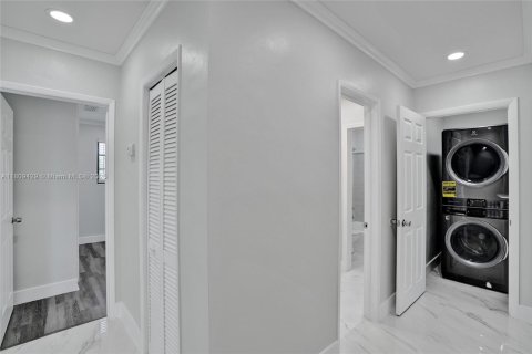 House in Miami, Florida 4 bedrooms, 161.65 sq.m. № 1752904 - photo 11