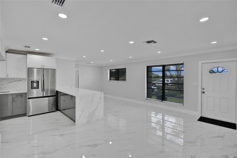 House in Miami, Florida 4 bedrooms, 161.65 sq.m. № 1752904 - photo 9