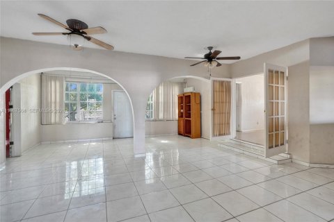 Casa en venta en Lauderdale Lakes, Florida, 4 dormitorios, 220.09 m2 № 2029689 - foto 7