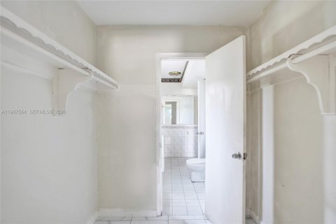 Casa en venta en Lauderdale Lakes, Florida, 4 dormitorios, 220.09 m2 № 2029689 - foto 24