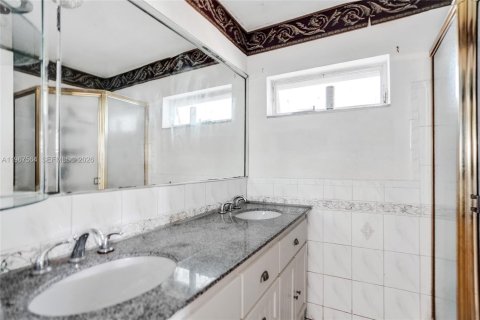 Casa en venta en Lauderdale Lakes, Florida, 4 dormitorios, 220.09 m2 № 2029689 - foto 15