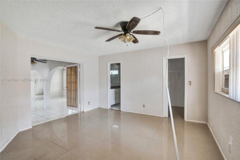 Casa en venta en Lauderdale Lakes, Florida, 4 dormitorios, 220.09 m2 № 2029689 - foto 22