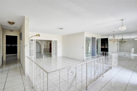 Casa en venta en Lauderdale Lakes, Florida, 4 dormitorios, 220.09 m2 № 2029689 - foto 3