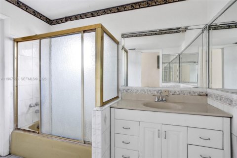 Casa en venta en Lauderdale Lakes, Florida, 4 dormitorios, 220.09 m2 № 2029689 - foto 21