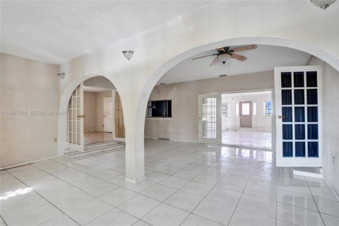 Casa en venta en Lauderdale Lakes, Florida, 4 dormitorios, 220.09 m2 № 2029689 - foto 6