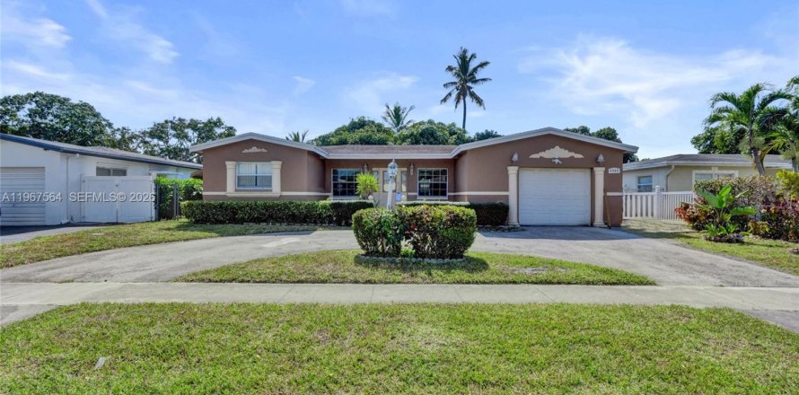 Casa en Lauderdale Lakes, Florida 4 dormitorios, 220.09 m2 № 2029689