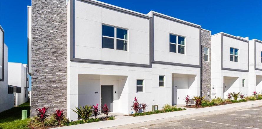 Touwnhouse à Davenport, Floride 5 chambres, 187.66 m2 № 2408233