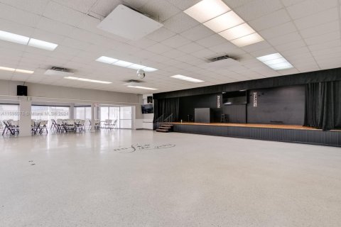 Condominio en venta en Hallandale Beach, Florida, 2 dormitorios, 78.78 m2 № 1865255 - foto 30