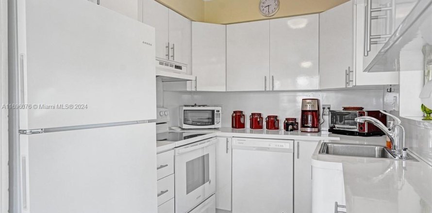 Condominio en Hallandale Beach, Florida, 2 dormitorios  № 1865255