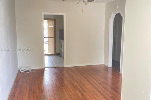 Immobilier commercial à vendre à Hollywood, Floride: 102.94 m2 № 2081188 - photo 2