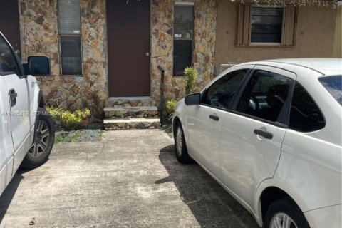 Immobilier commercial à vendre à Hollywood, Floride: 102.94 m2 № 2081188 - photo 9