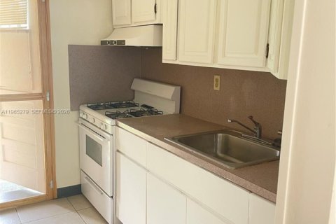 Immobilier commercial à vendre à Hollywood, Floride: 102.94 m2 № 2081188 - photo 6