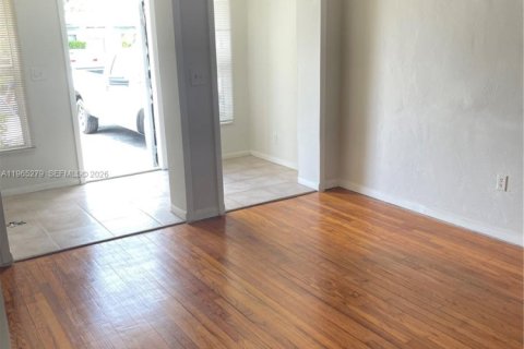 Immobilier commercial à vendre à Hollywood, Floride: 102.94 m2 № 2081188 - photo 7