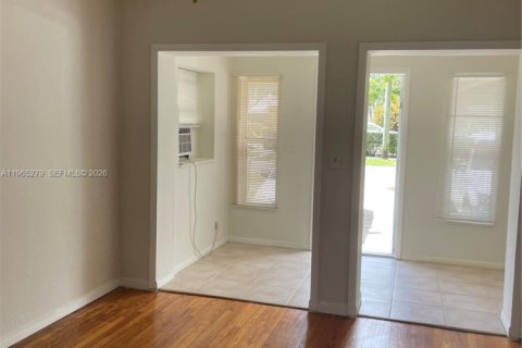 Immobilier commercial à Hollywood, Floride 102.94 m2 № 2081188
