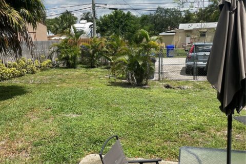 Immobilier commercial à vendre à Hollywood, Floride: 102.94 m2 № 2081188 - photo 8