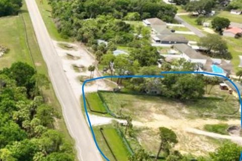 Commercial property in Okeechobee, Florida № 2178513