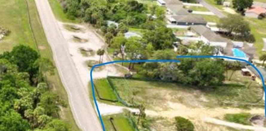 Commercial property in Okeechobee, Florida № 2178513
