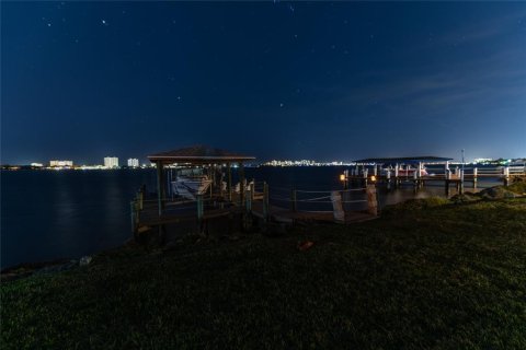 House in South Daytona, Florida 4 bedrooms, 211.91 sq.m. № 2232478 - photo 28