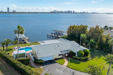 House in South Daytona, Florida 4 bedrooms, 211.91 sq.m. № 2232478 - photo 4