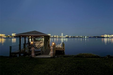 House in South Daytona, Florida 4 bedrooms, 211.91 sq.m. № 2232478 - photo 27