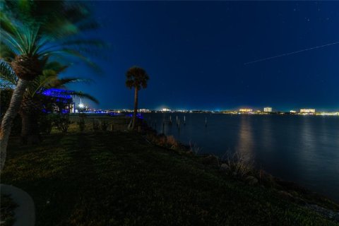 House in South Daytona, Florida 4 bedrooms, 211.91 sq.m. № 2232478 - photo 29