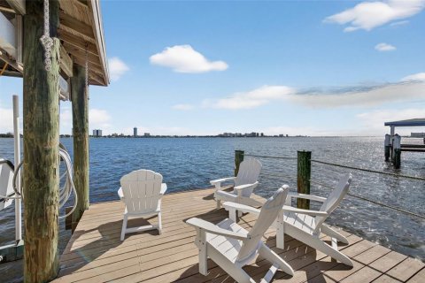 House in South Daytona, Florida 4 bedrooms, 211.91 sq.m. № 2232478