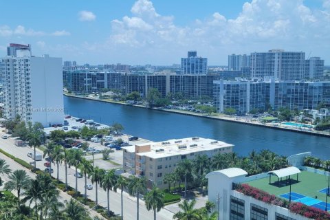 Studio à Condo à Hollywood, Floride  № 2194028