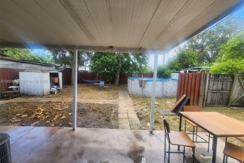 House in Miami, Florida 5 bedrooms, 162.02 sq.m. № 2399636 - photo 11