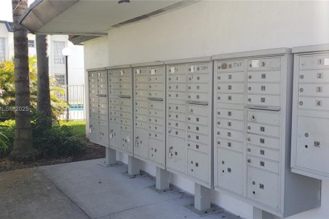 Купить кондоминиум в Майами, Флорида 2 спальни, 70.88м2, № 1957201 - фото 10