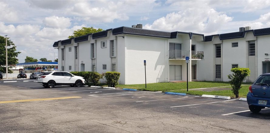 Кондоминиум с 2 спальнями в Майами, Флорида № 1957201