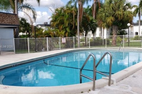 Купить кондоминиум в Майами, Флорида 2 спальни, 70.88м2, № 1957201 - фото 11