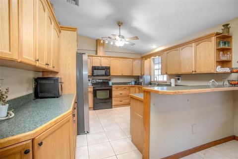 House in De Leon Springs, Florida 4 bedrooms, 192.68 sq.m. № 1634415 - photo 9