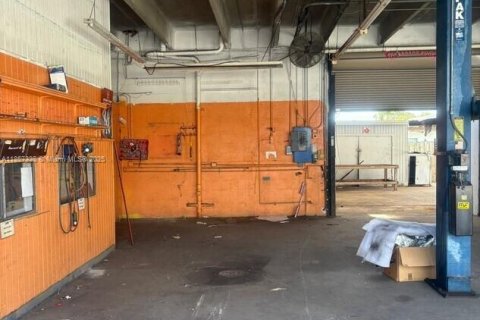 Propiedad comercial en venta en Oakland Park, Florida № 1957550 - foto 16